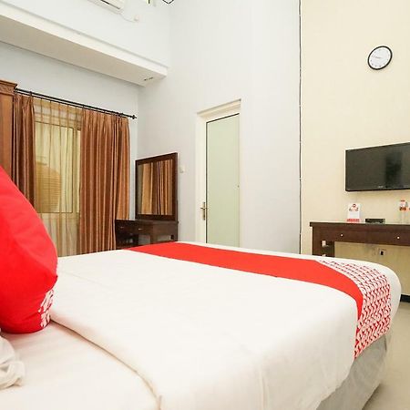 Oyo 282 Putri Utari Residence Malang Exteriör bild