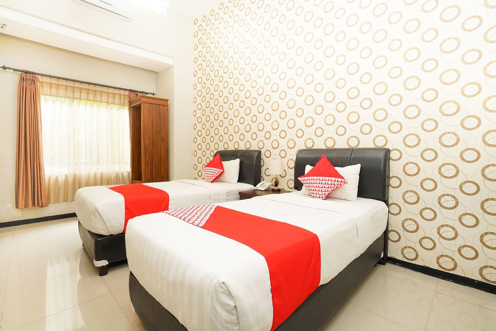 Oyo 282 Putri Utari Residence Malang Exteriör bild