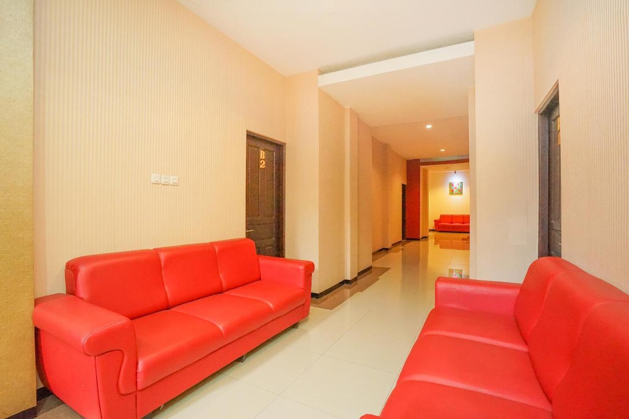 Oyo 282 Putri Utari Residence Malang Exteriör bild