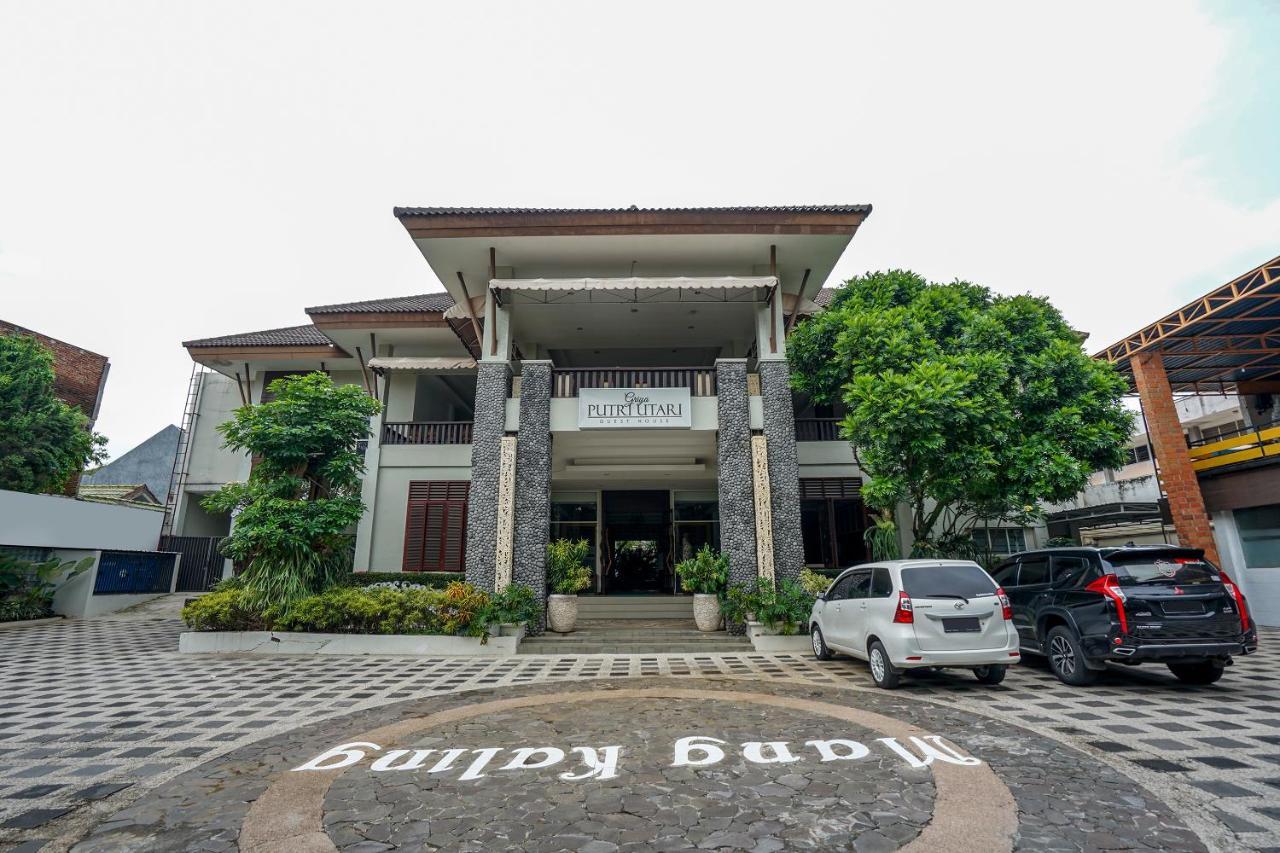 Oyo 282 Putri Utari Residence Malang Exteriör bild