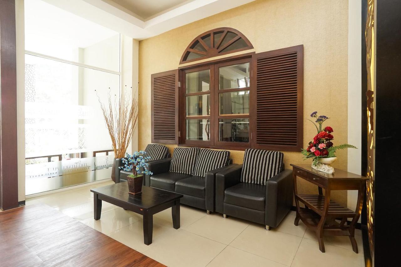 Oyo 282 Putri Utari Residence Malang Exteriör bild