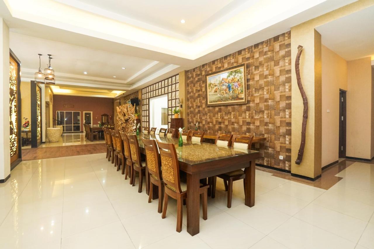 Oyo 282 Putri Utari Residence Malang Exteriör bild