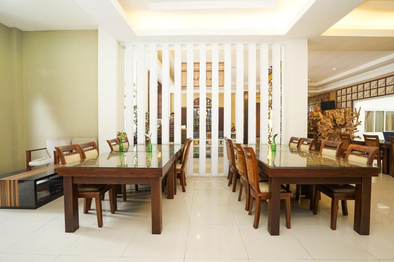 Oyo 282 Putri Utari Residence Malang Exteriör bild
