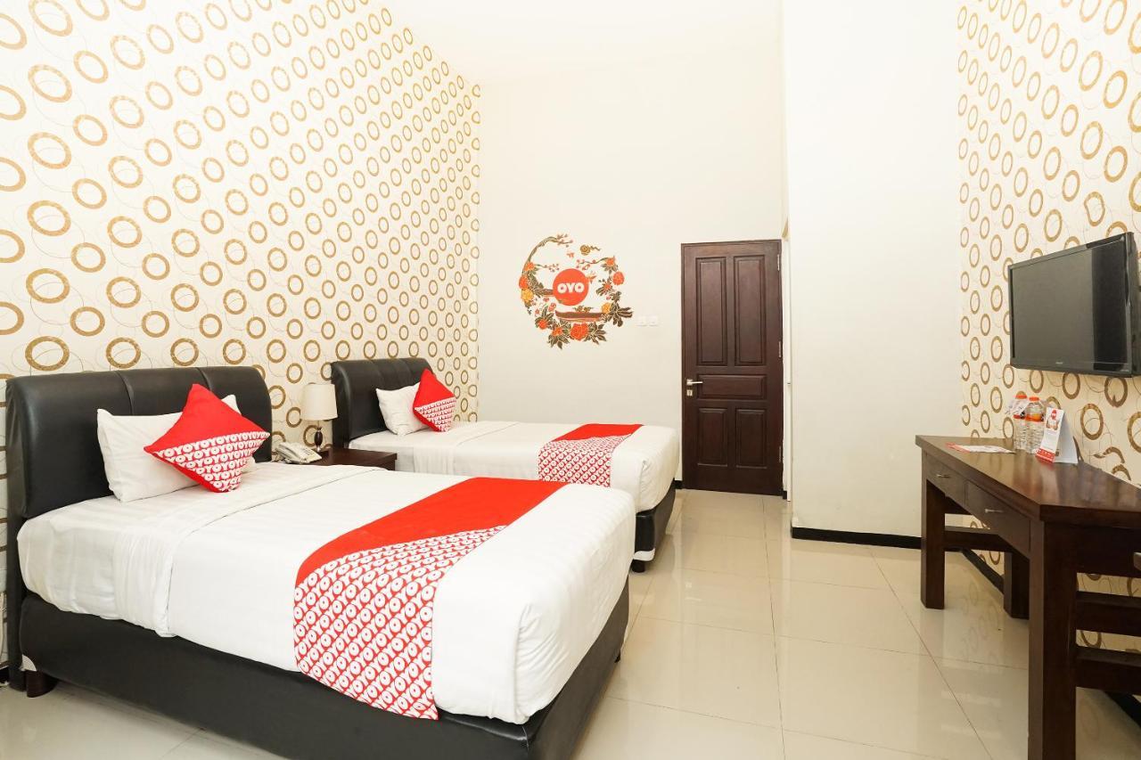 Oyo 282 Putri Utari Residence Malang Exteriör bild