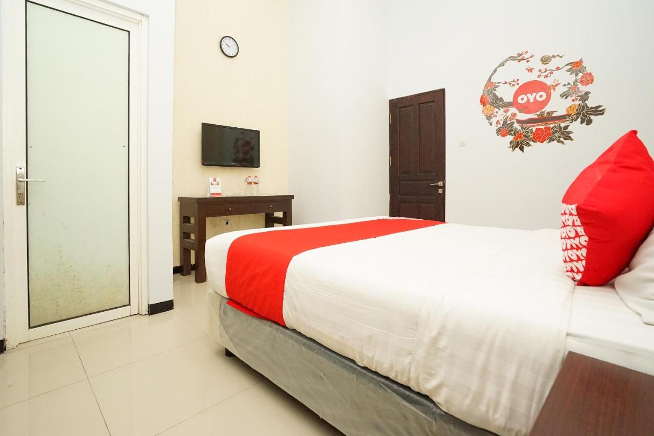 Oyo 282 Putri Utari Residence Malang Exteriör bild
