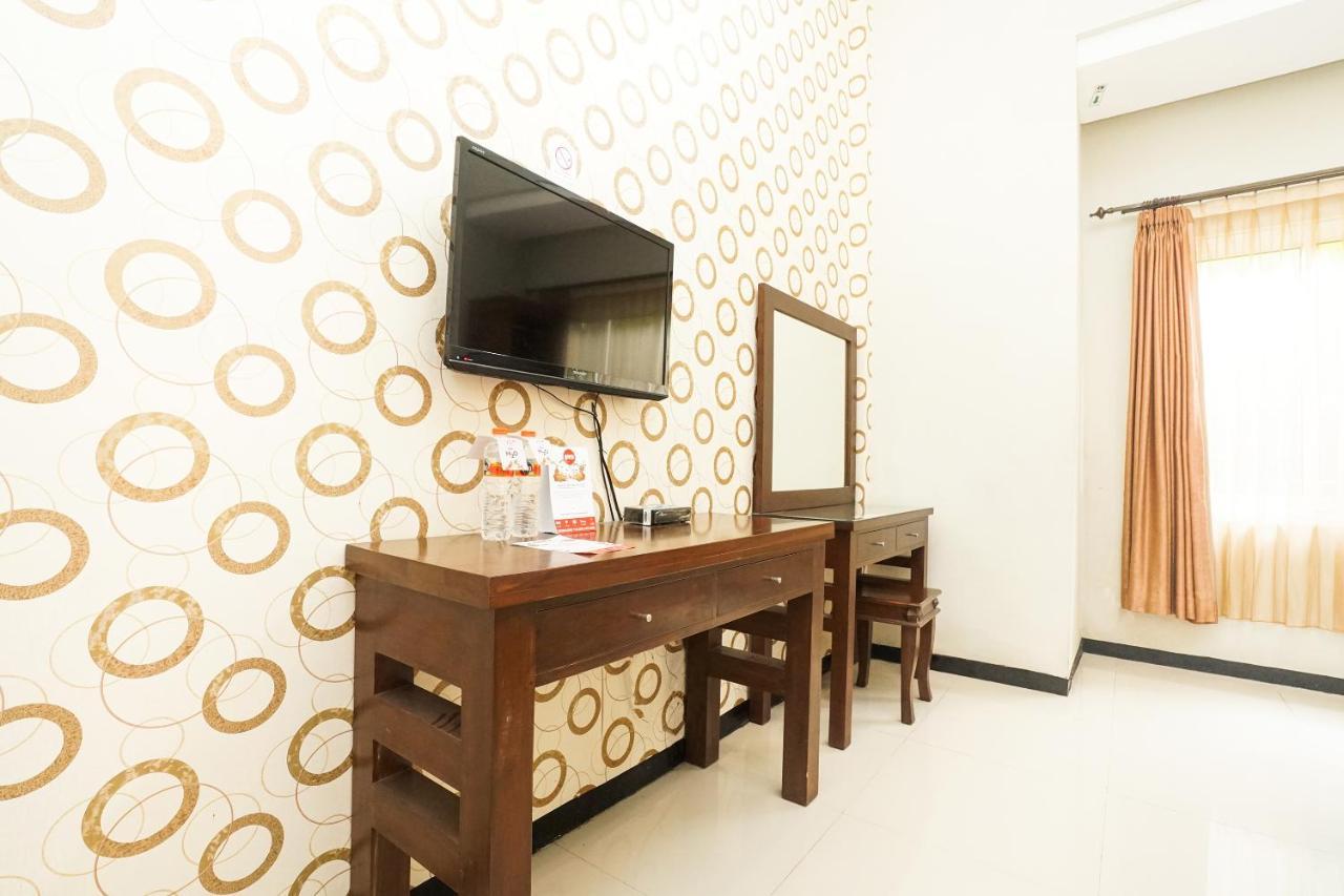 Oyo 282 Putri Utari Residence Malang Exteriör bild