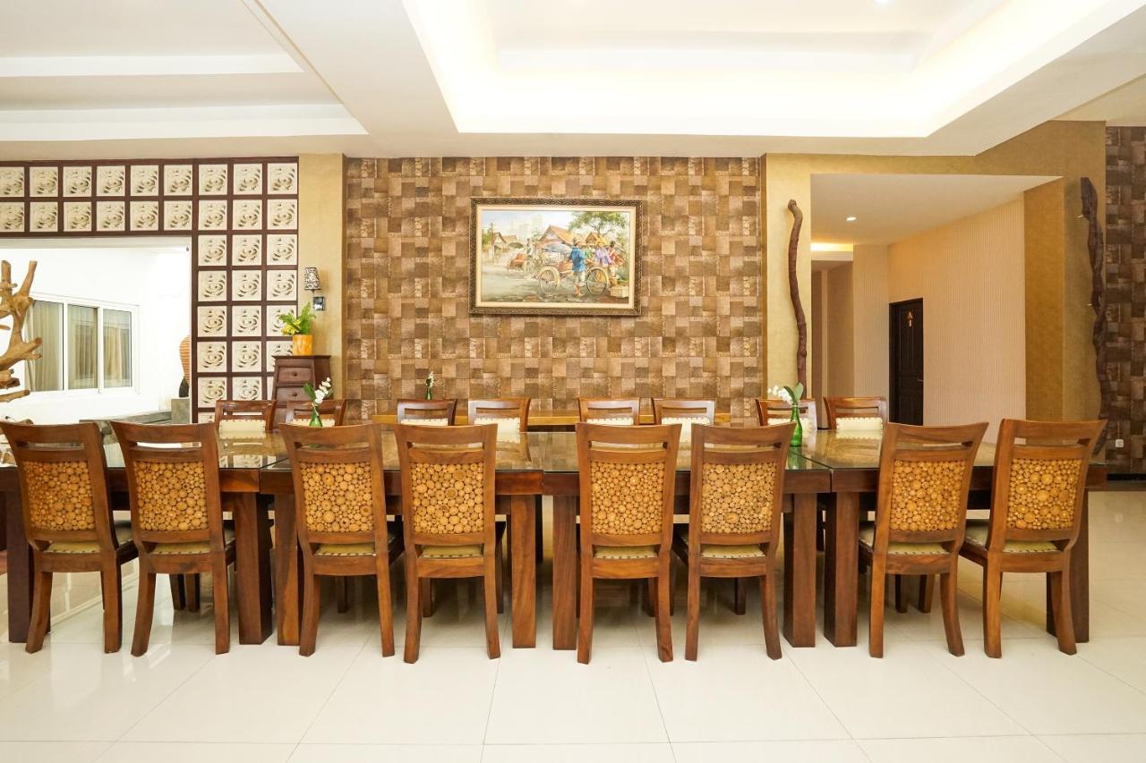 Oyo 282 Putri Utari Residence Malang Exteriör bild