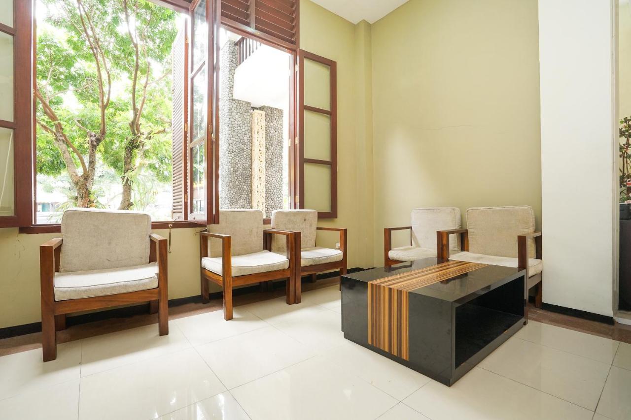 Oyo 282 Putri Utari Residence Malang Exteriör bild