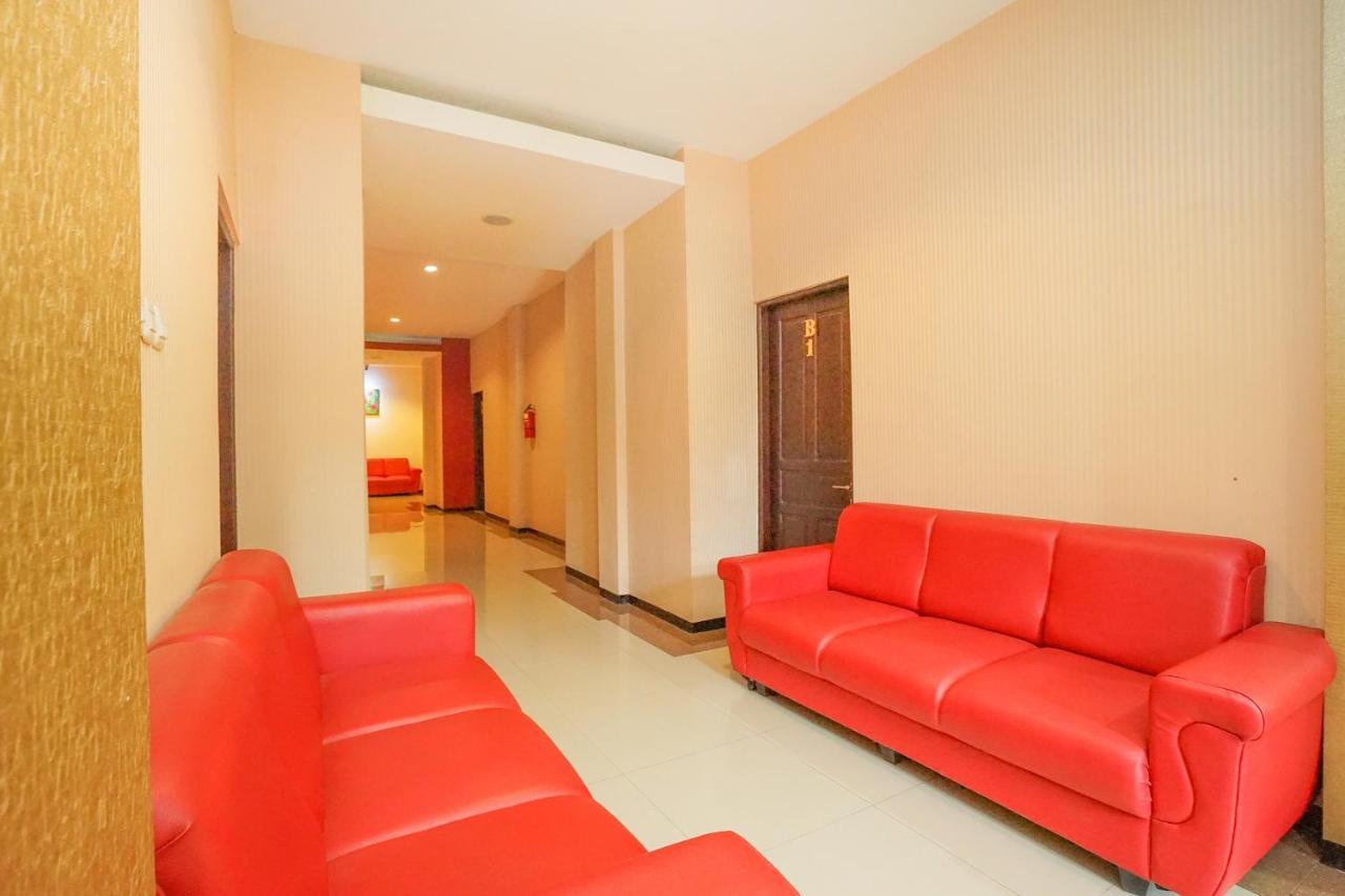 Oyo 282 Putri Utari Residence Malang Exteriör bild