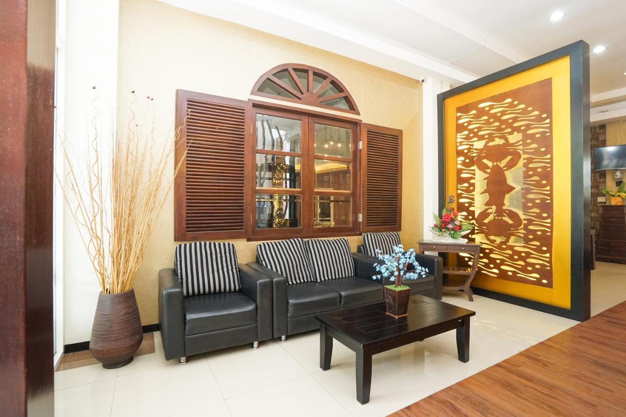 Oyo 282 Putri Utari Residence Malang Exteriör bild