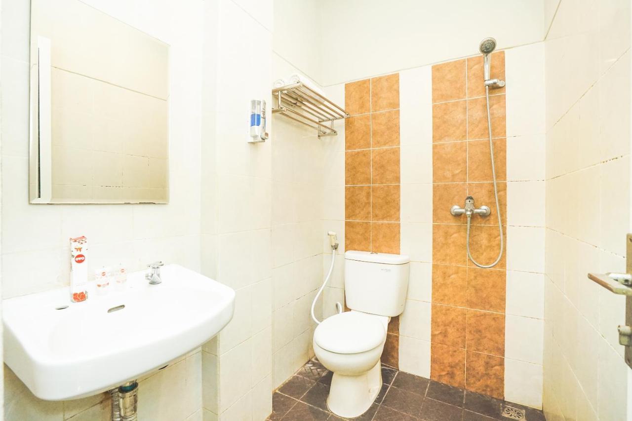 Oyo 282 Putri Utari Residence Malang Exteriör bild