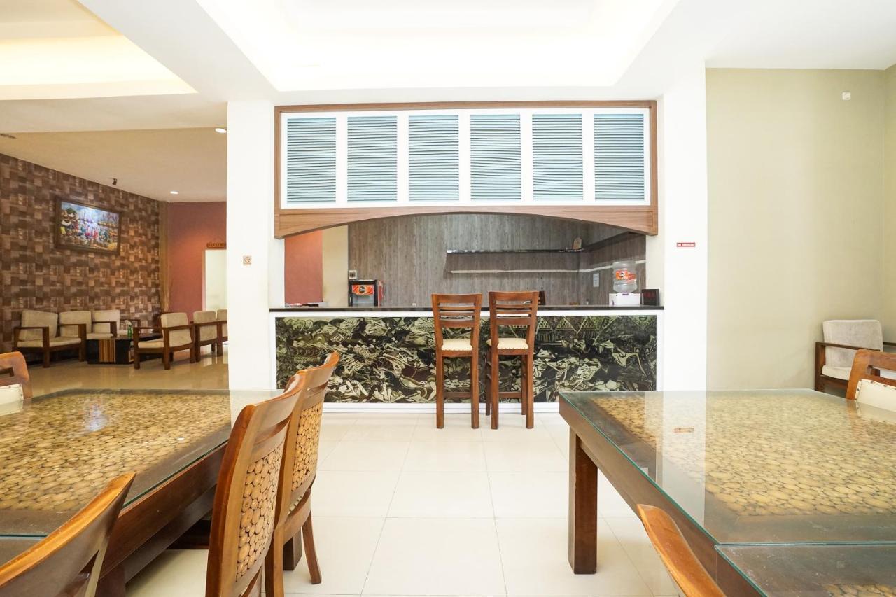 Oyo 282 Putri Utari Residence Malang Exteriör bild